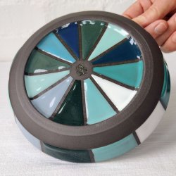 Fad, lav kant, 12 farver i bl/turkis (: 17 cm)