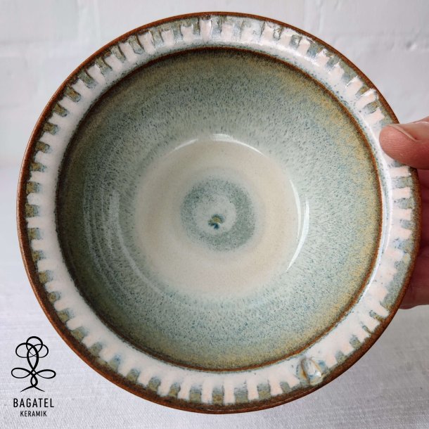 Skl med udskringer, lys (: 13 cm)