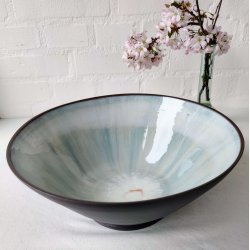 Kopi af Sk�l i hvid/bl� med r�t ydre (�: 28)