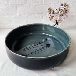 Fadsk�l i st�vet gr�/bl� med fiskeben (�: 30 cm)