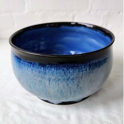 S�t med 2 store bl� sk�le (�: 27 cm og 20 cm)